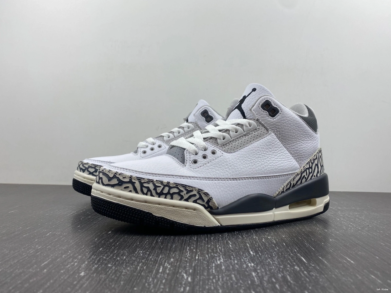 3 N' Jordan Hide DX6665-100 Sneak (GS) - Retro 0101